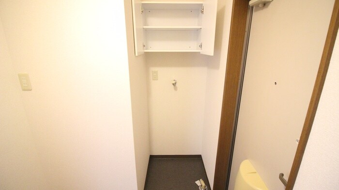 物件内観写真15　(洗濯機置場)