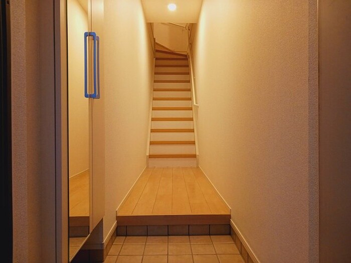 物件内観写真16　(玄関)