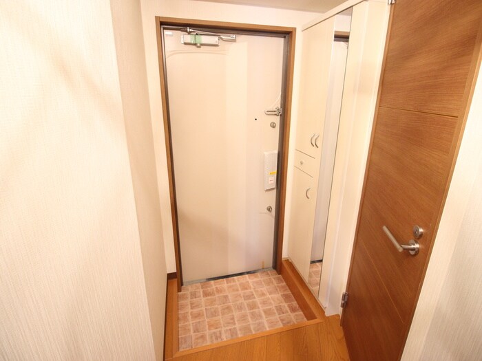 物件内観写真12　(玄関)