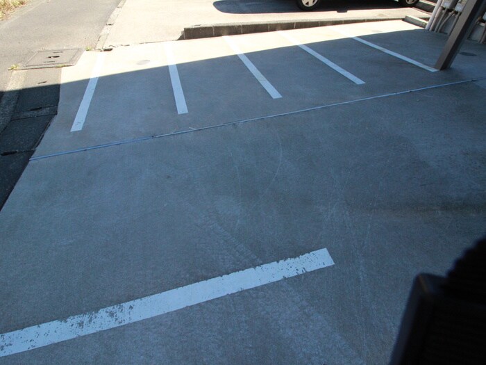 物件外観写真3　(駐輪場)