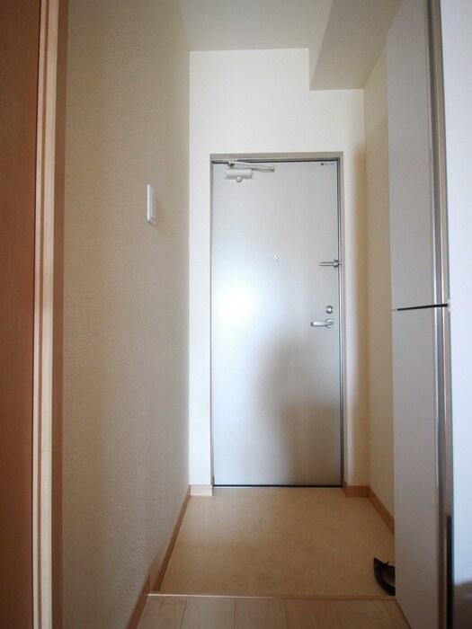 物件内観写真12　(玄関)