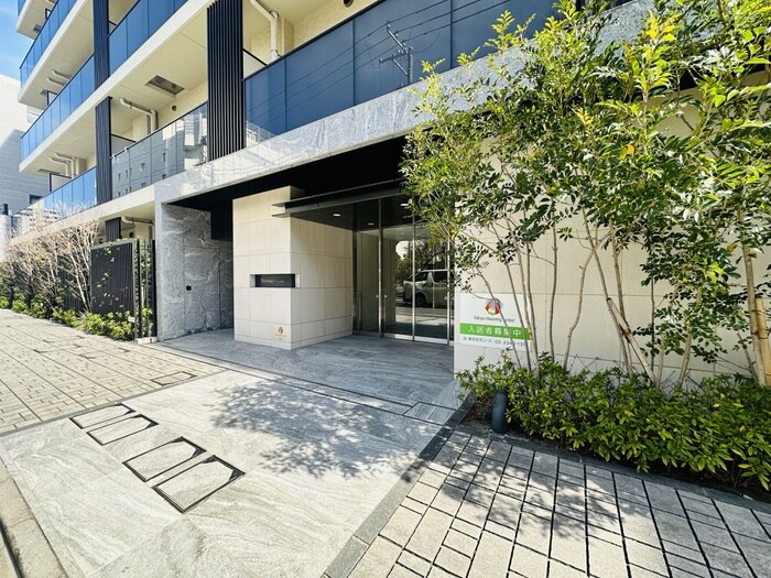 物件外観写真2　(エントランス部分)