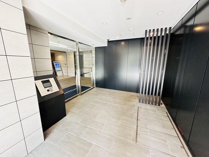 物件外観写真5　(エントランス部分)