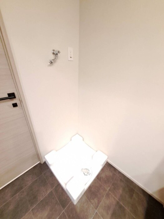 物件内観写真12　(洗濯機置場)