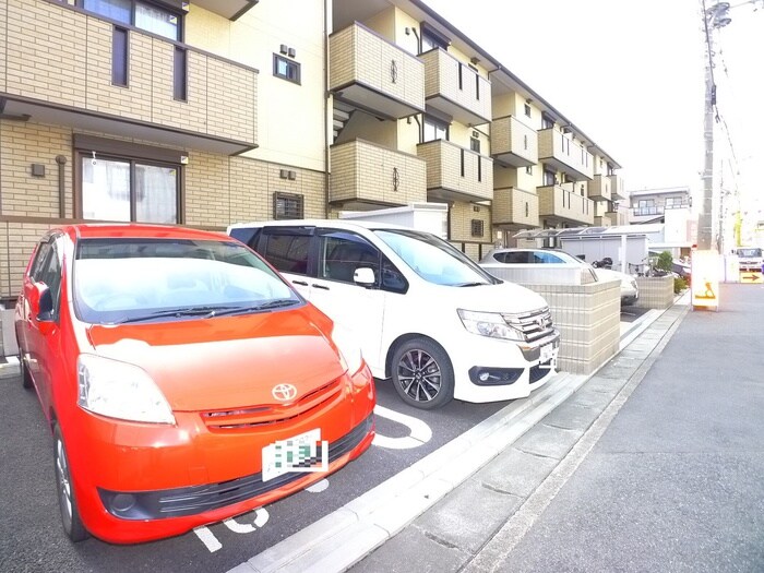 物件外観写真2　(駐車場)