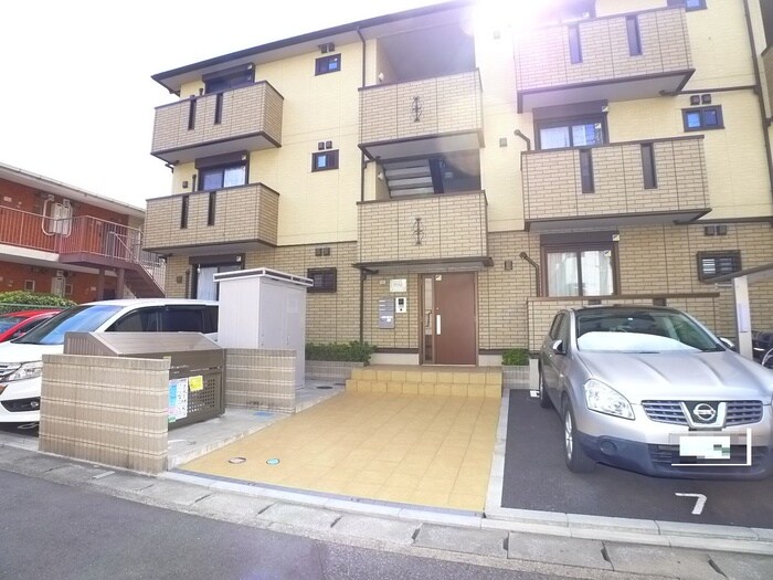 物件外観写真6　(エントランス部分)