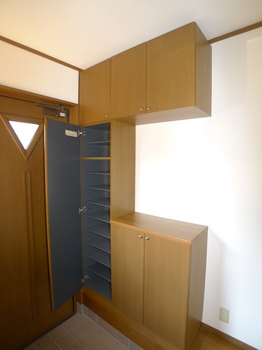 物件内観写真5　(靴箱)