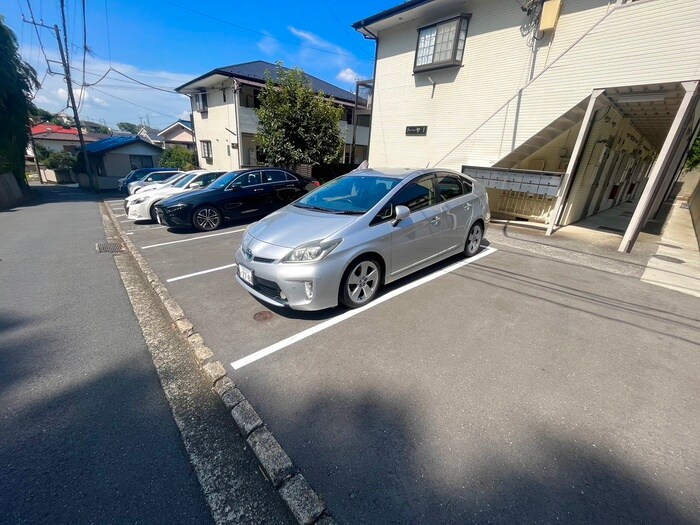 物件外観写真4　(駐車場)