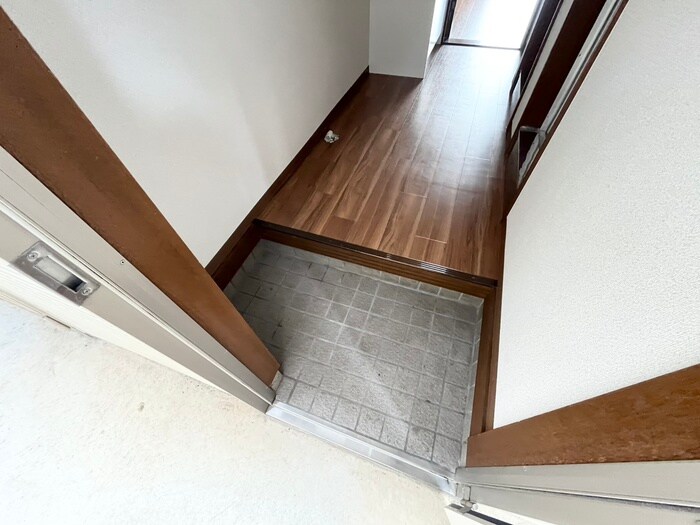 物件内観写真12　(玄関)