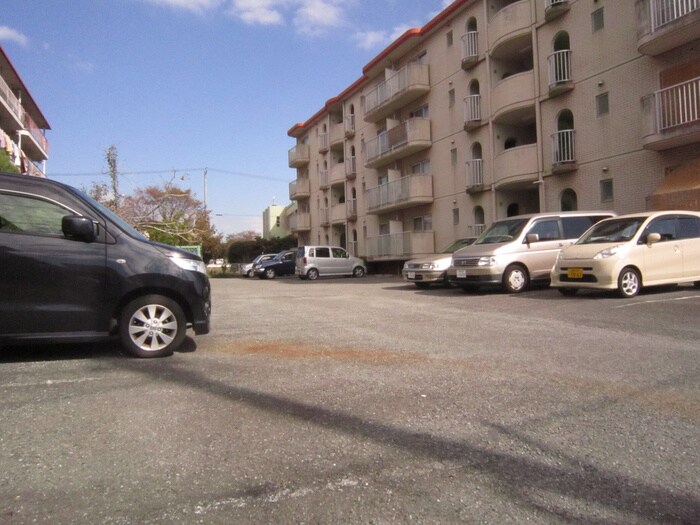 物件外観写真3　(駐車場)