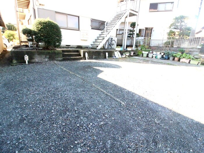 物件外観写真3　(駐車場)