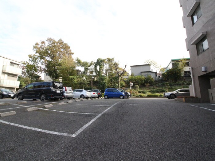 物件外観写真4　(駐車場)