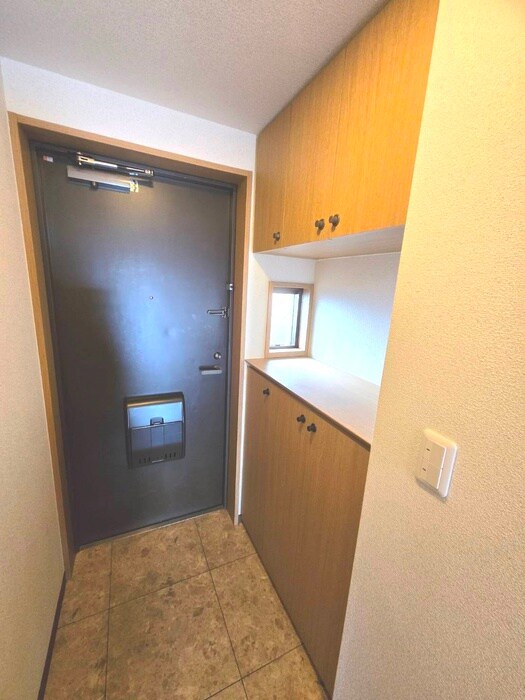 物件内観写真13　(玄関)