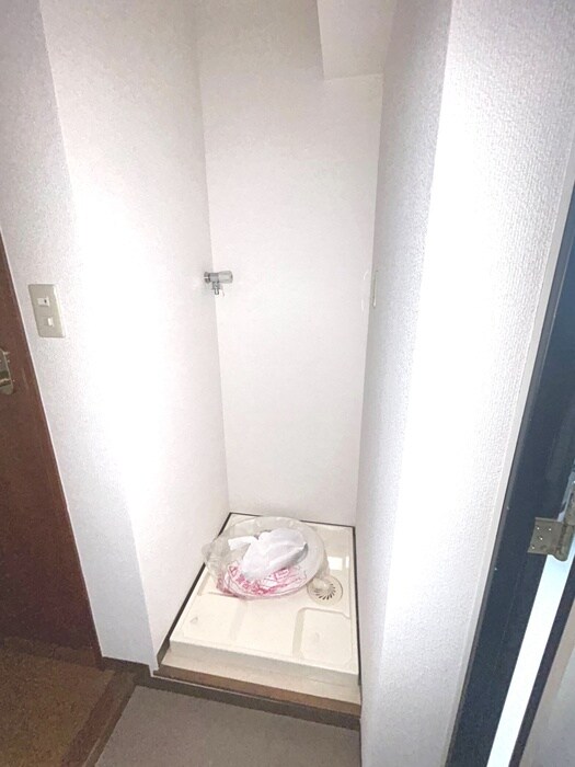 物件内観写真16　(洗濯機置場)