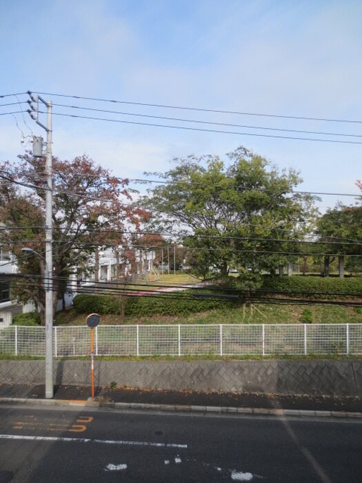 物件内観写真12　(室内からの展望)