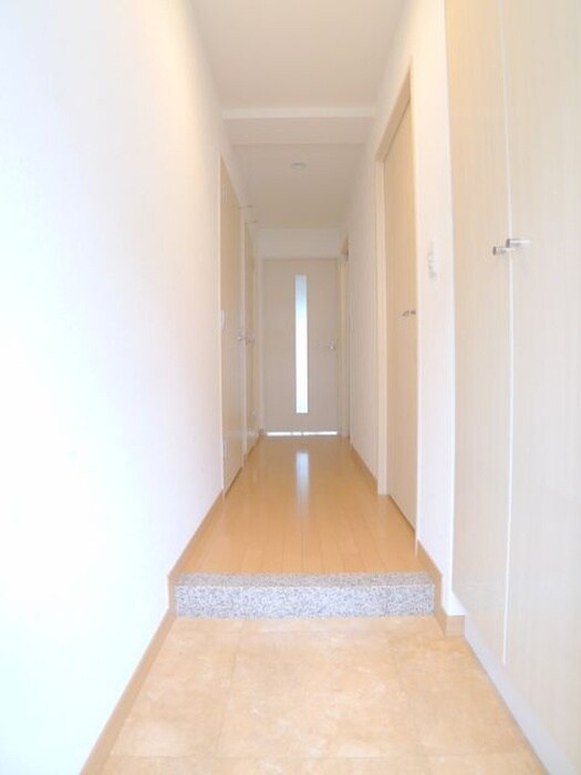 物件内観写真7　(玄関)