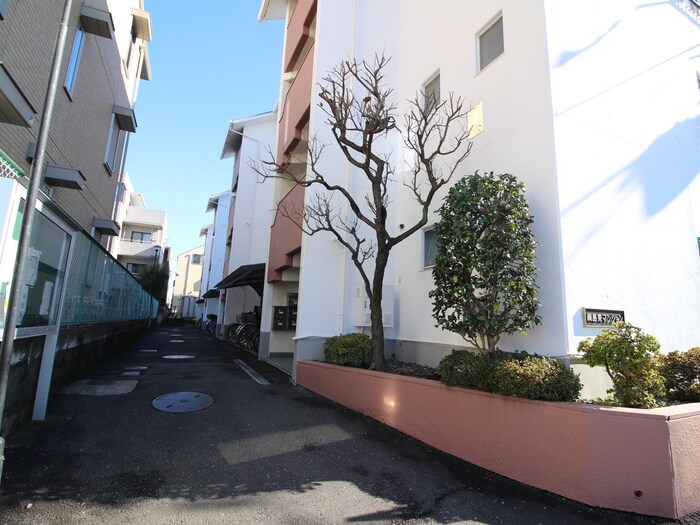 物件外観写真3　(エントランス部分)