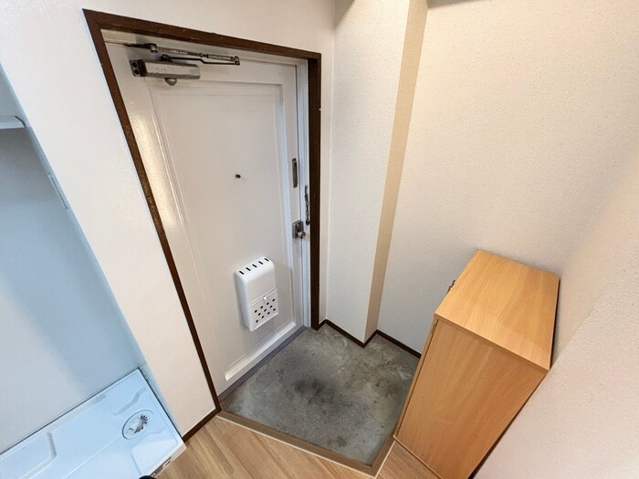 物件内観写真12　(玄関)