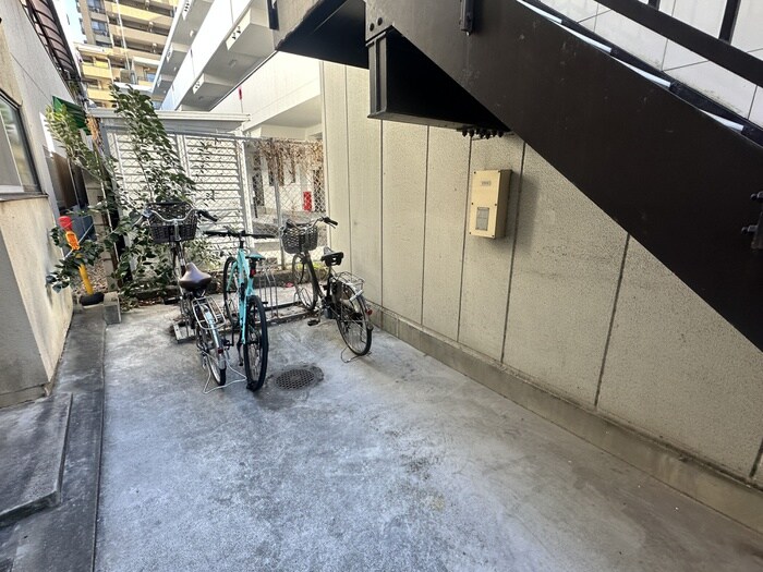 物件外観写真5　(駐輪場)