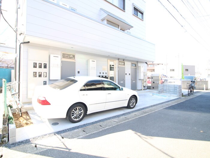 物件外観写真5　(駐車場)