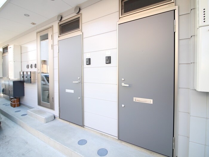 物件外観写真6　(エントランス部分)