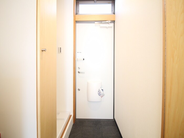 物件内観写真16　(玄関)