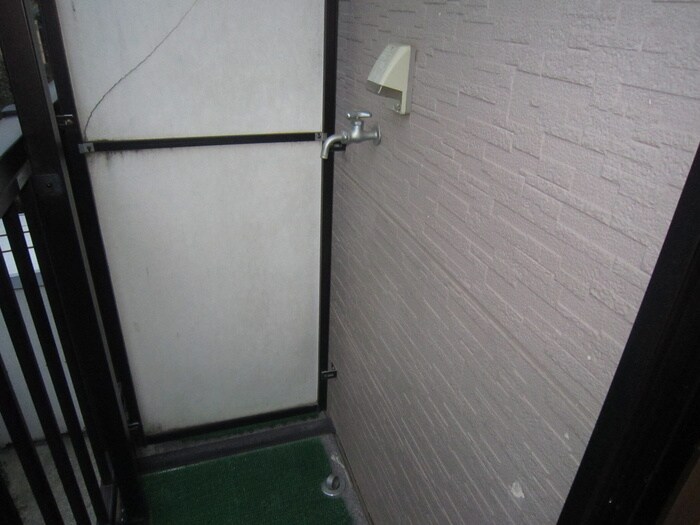 物件内観写真16　(洗濯機置場)