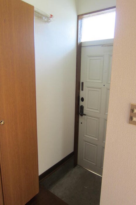 物件内観写真12　(玄関)