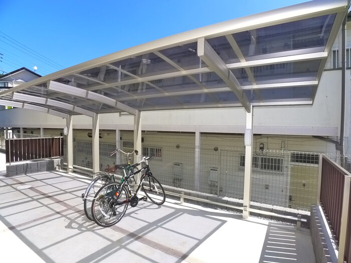 物件外観写真5　(駐輪場)