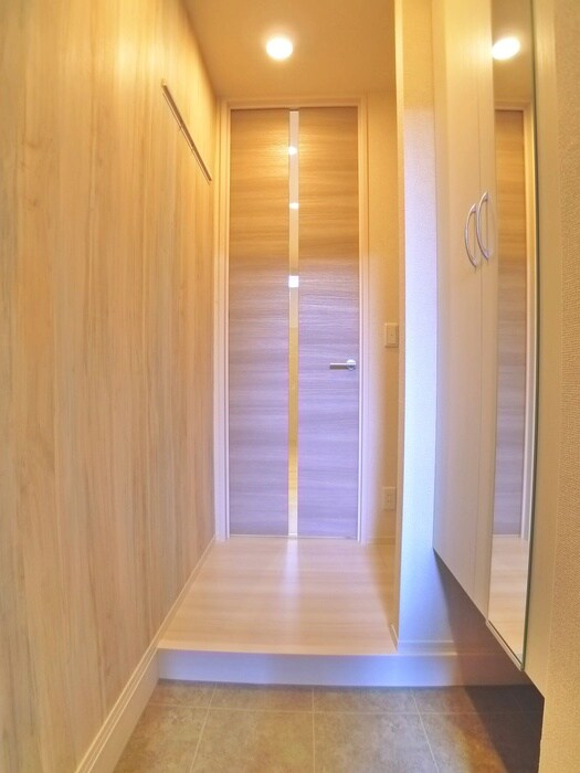 物件内観写真10　(玄関)