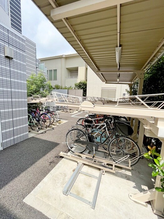 物件外観写真4　(駐輪場)