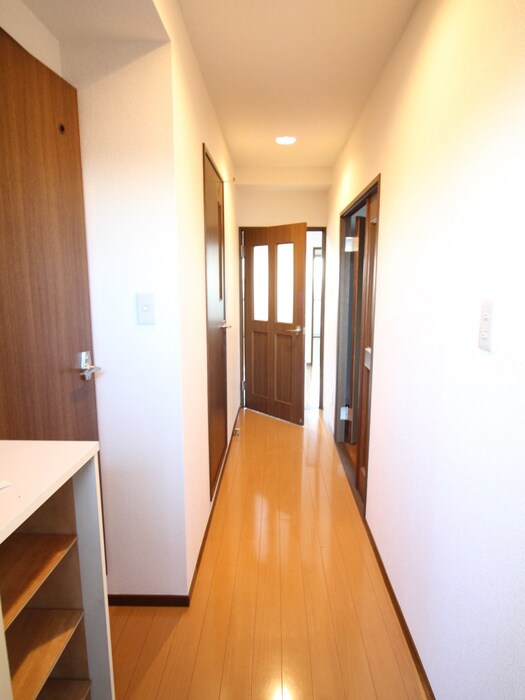 物件内観写真7　(玄関)