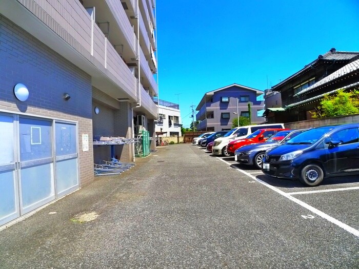 物件外観写真5　(駐車場)