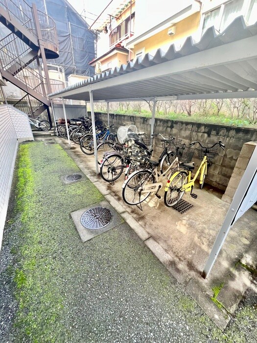 物件外観写真6　(駐輪場)