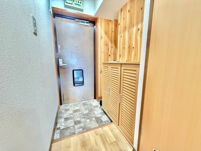 物件内観写真18　(玄関)
