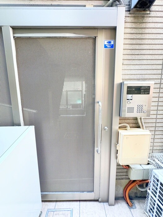 物件外観写真4　(エントランス部分)