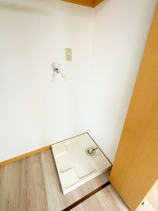 物件内観写真12　(洗濯機置場)