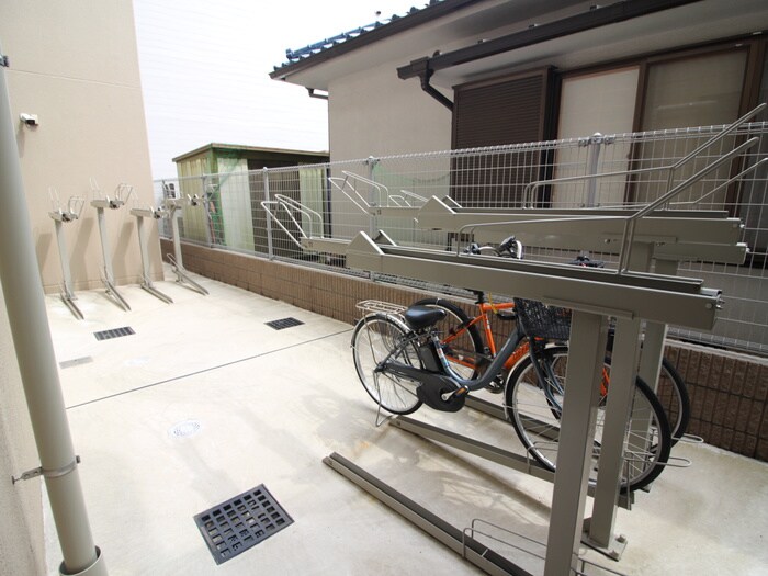 物件外観写真2　(駐輪場)