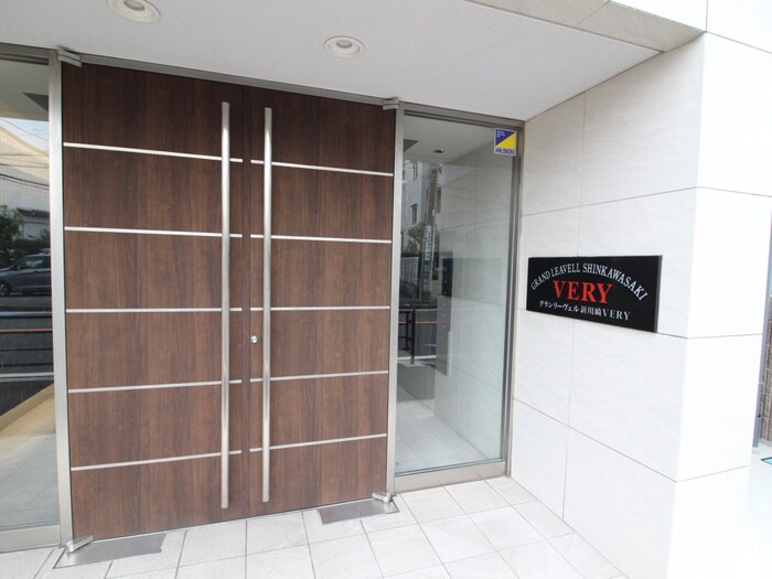 物件外観写真5　(エントランス部分)