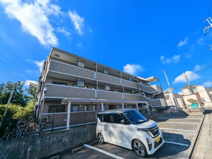 エクレ－ル・クレストの駐車場