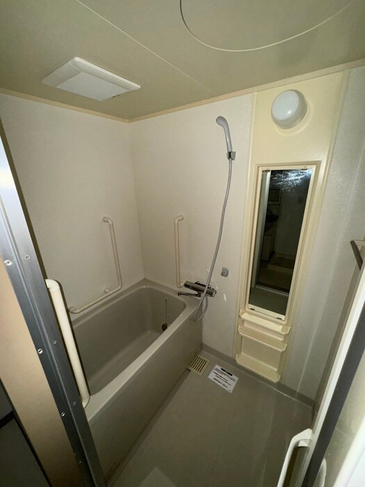 エクレ－ル・クレストのバス