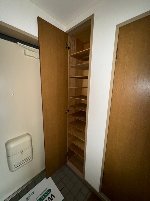 エクレ－ル・クレストの靴箱