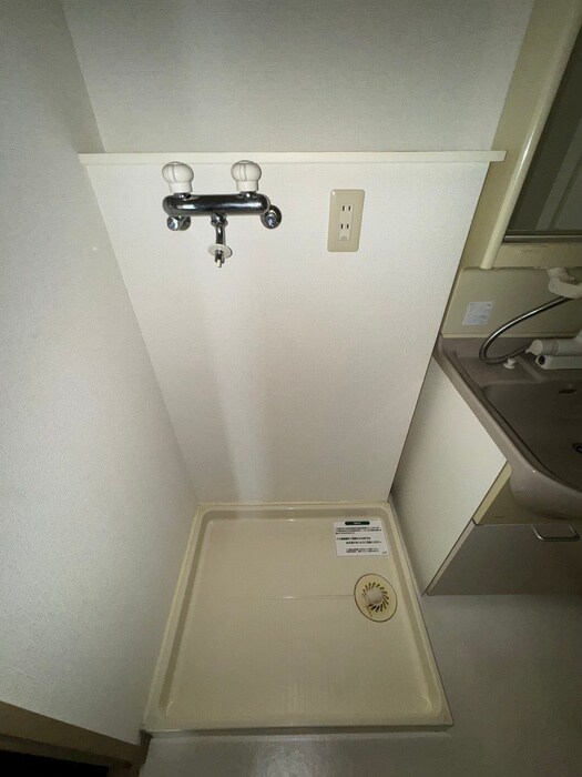 エクレ－ル・クレストの洗濯機置場