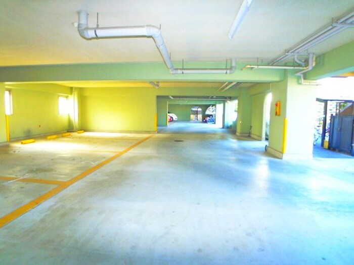 物件外観写真4　(駐車場)