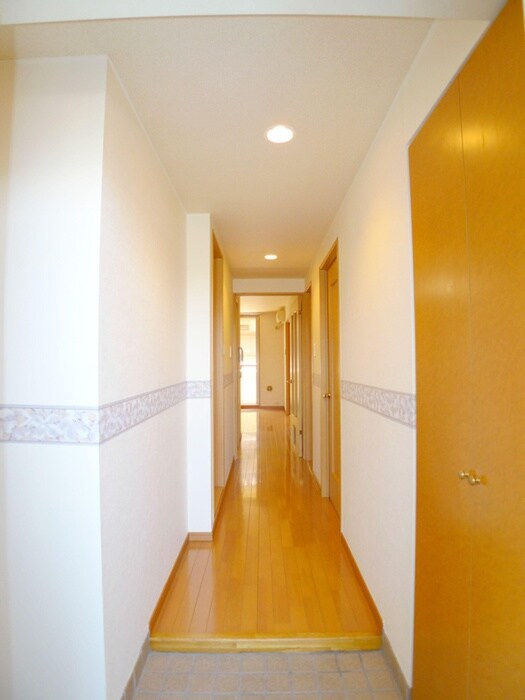 物件内観写真12　(玄関)