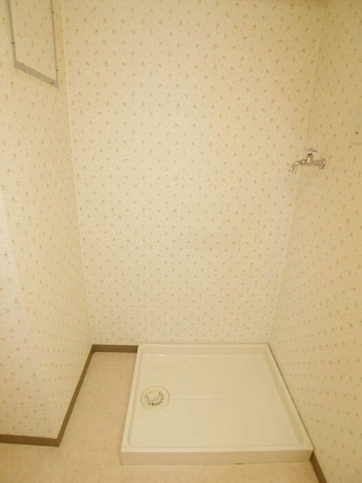 物件内観写真13　(洗濯機置場)