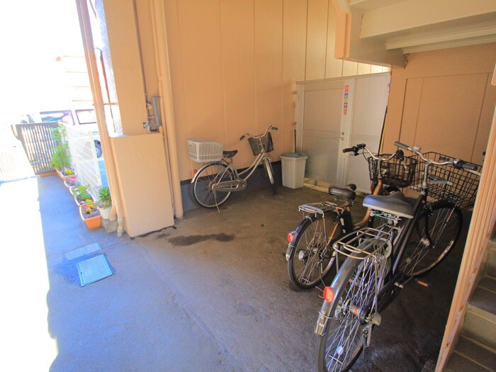 物件外観写真3　(駐輪場)
