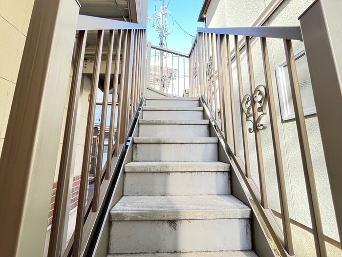 物件外観写真5　(エントランス部分)