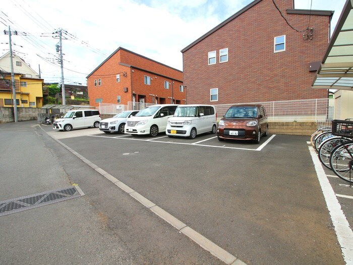 物件外観写真3　(駐車場)