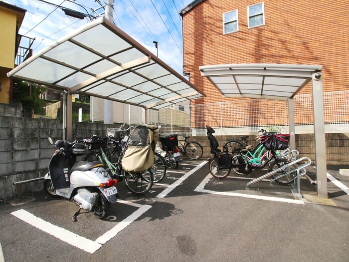 物件外観写真4　(駐輪場)